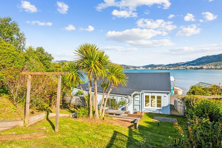 Photo of property in 7 Onepoto Road, Titahi Bay, Porirua, 5022