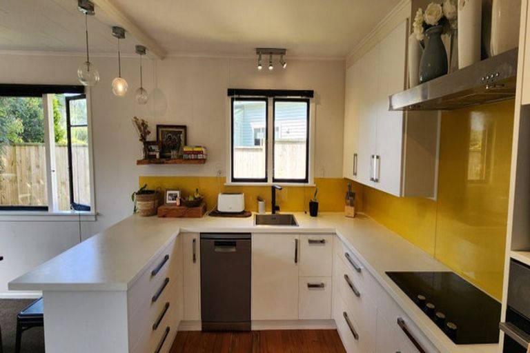 Photo of property in 10 Beaumont Crescent, Frankleigh Park, New Plymouth, 4310