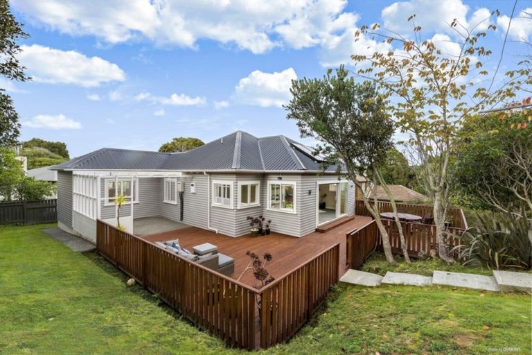 Photo of property in 1 Glentui Grove, Khandallah, Wellington, 6035