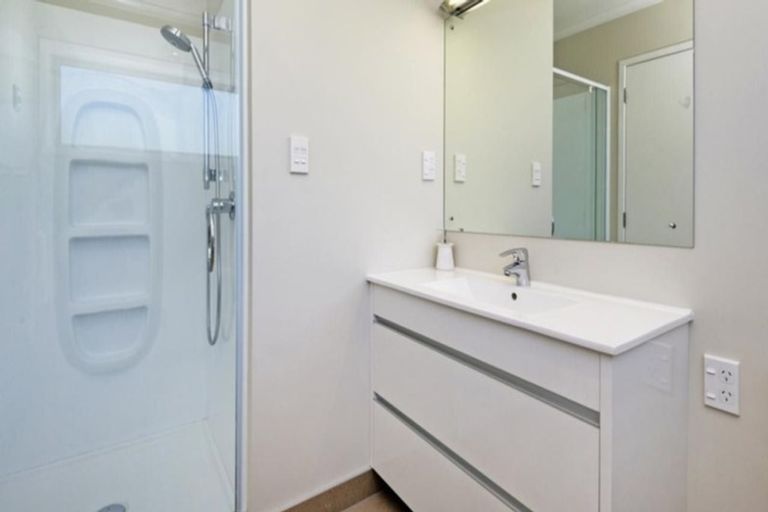 Photo of property in 8 Towra Place, Botany Downs, Auckland, 2010