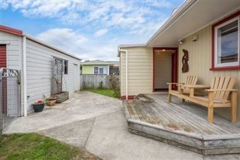 Photo of property in 46 Kirk Street, Otaki, 5512