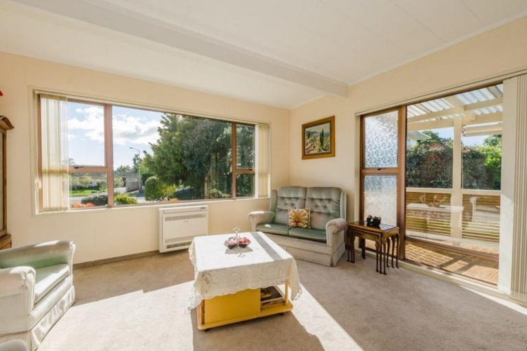 Photo of property in 9 Wakefield Grove, Waikanae, 5036