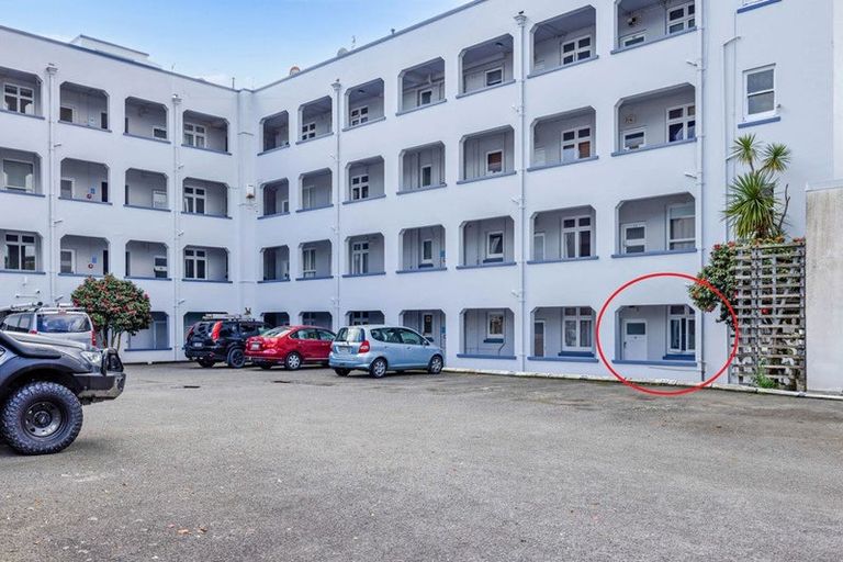 Photo of property in Devonport Apartments, 26/127 Saint Aubyn Street, New Plymouth, 4310