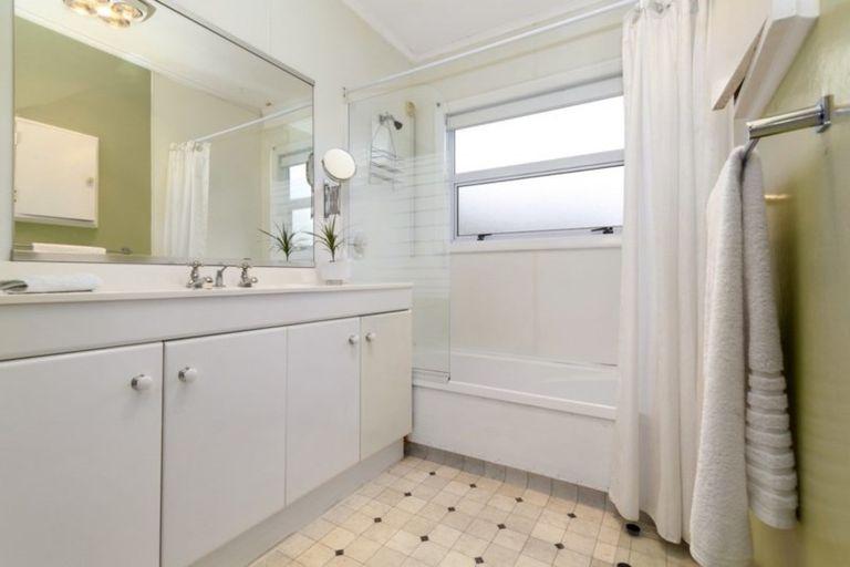 Photo of property in 64 Raroa Terrace, Tawa, Wellington, 5028