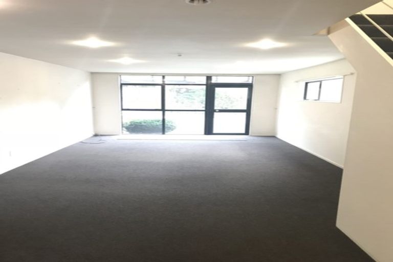 Photo of property in 1/2 Malcolm Lane, Thorndon, Wellington, 6011