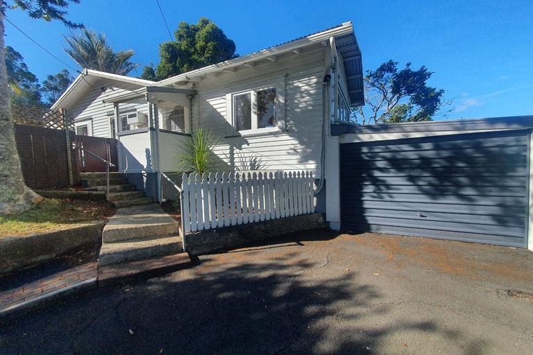 Photo of property in 80 Kauri Point Road, Laingholm, Auckland, 0604