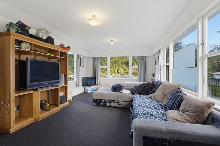 Photo of property in 42 Parenga Street, Wainuiomata, Lower Hutt, 5014