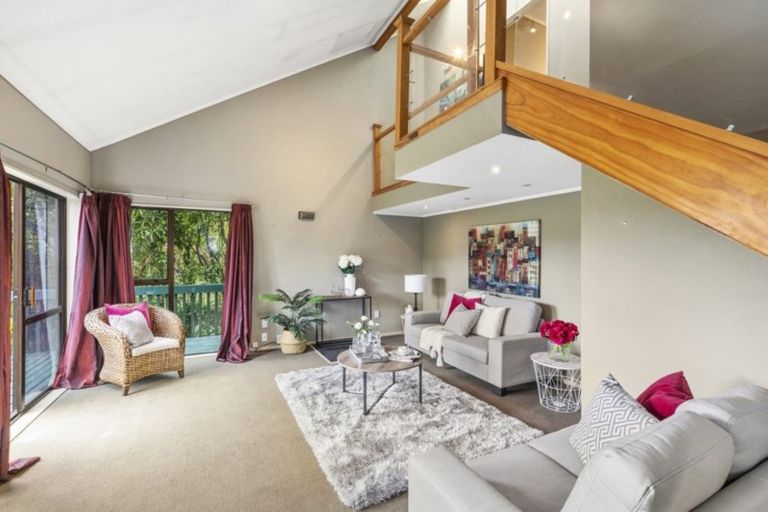 Photo of property in 140 Miromiro Road, Normandale, Lower Hutt, 5010