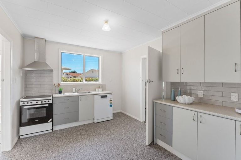 Photo of property in 31 Moana Road, Paraparaumu, 5032