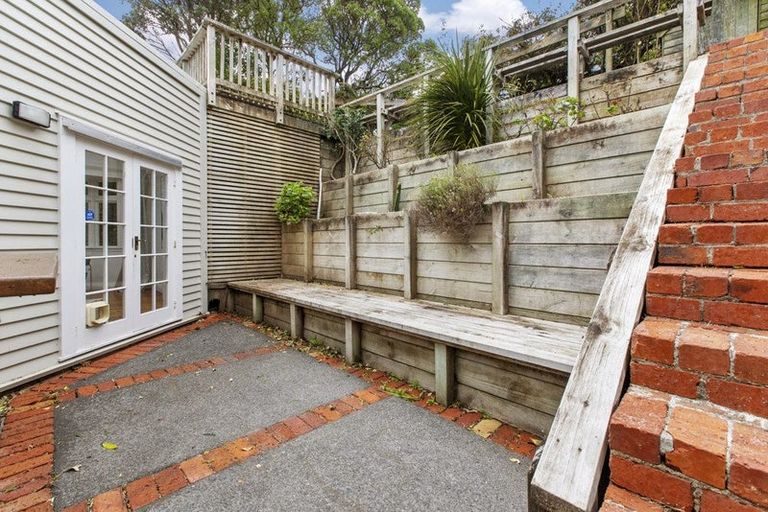 Photo of property in 41 Fairview Crescent, Kelburn, Wellington, 6012