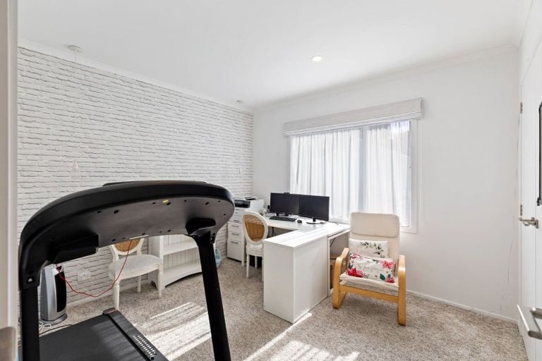 Photo of property in 51 Coutts Way, Fitzherbert, Palmerston North, 4410