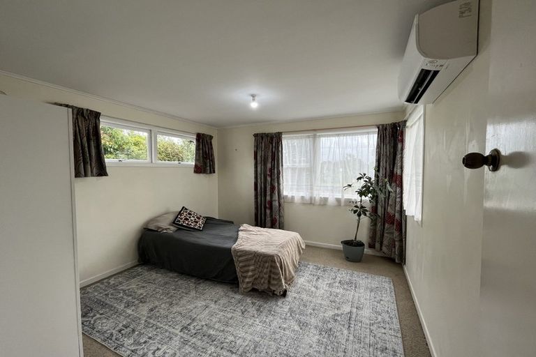 Photo of property in 1/263 Glenfield Road, Hillcrest, Auckland, 0627