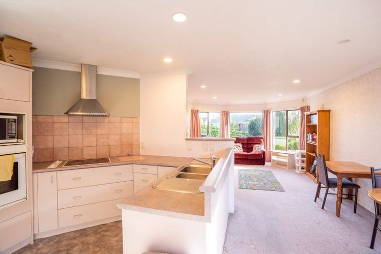 Photo of property in 25 Rosebank Avenue, Kelvin Grove, Palmerston North, 4414