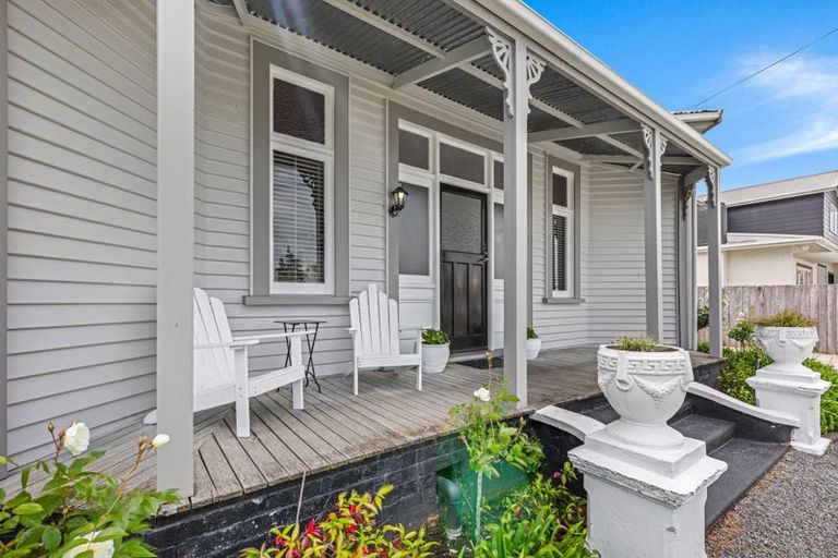Photo of property in 8 Saint Leonard Street, Saint Johns Hill, Whanganui, 4501