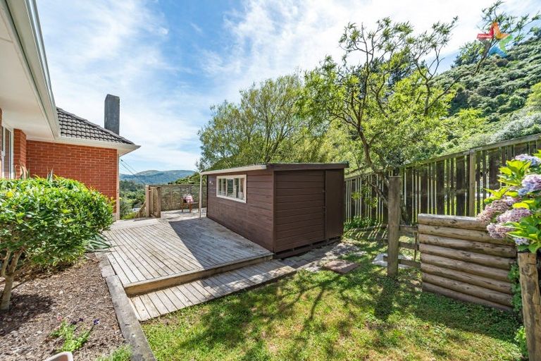 Photo of property in 23 Holmes Grove, Naenae, Lower Hutt, 5011