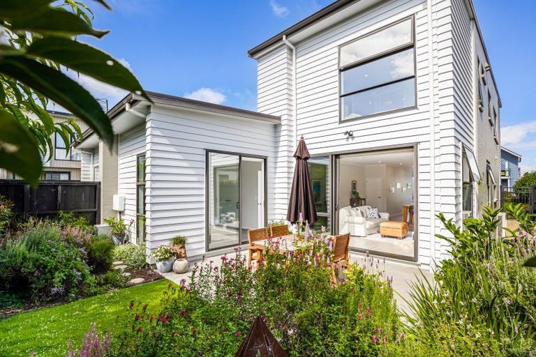 Photo of property in 16 Sacred Kingfisher Road, Hobsonville, Auckland, 0616