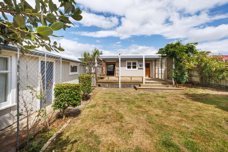 Photo of property in 27 Pembroke Street, Highbury, Palmerston North, 4412