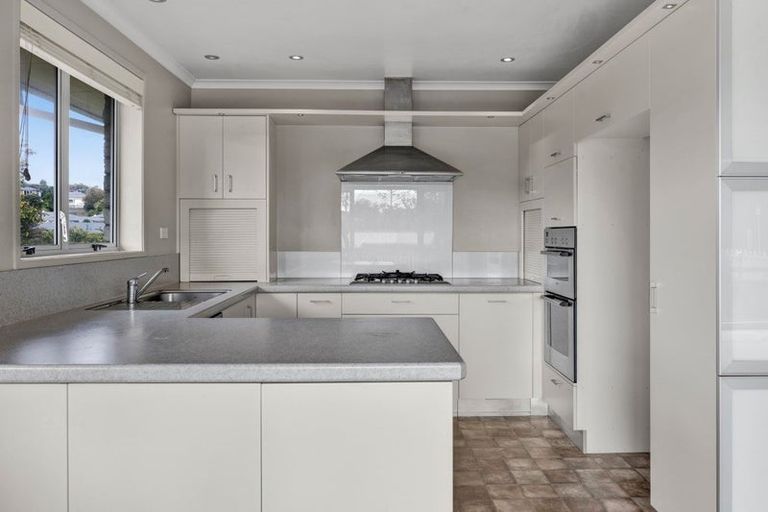 Photo of property in 17 Frankley Road, Westown, New Plymouth, 4310