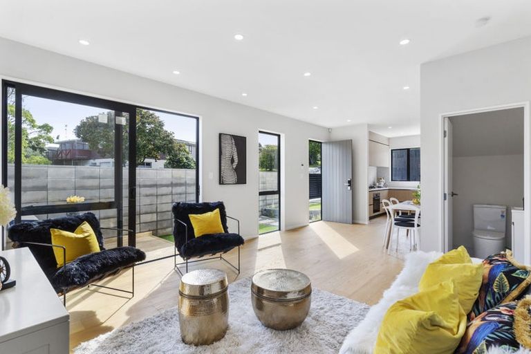 Photo of property in 44c Blakeborough Drive, Forrest Hill, Auckland, 0620