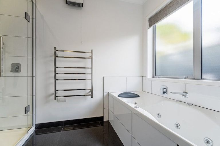 Photo of property in 18 Roseberry Place, Whitianga, 3510