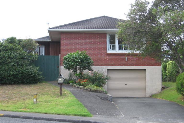 Photo of property in 86 Target Road, Totara Vale, Auckland, 0629