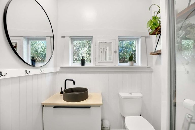 Photo of property in 14 Queens Avenue, Waikuku Beach, 7402