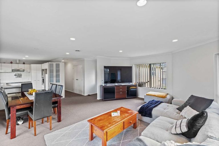 Photo of property in 11 O'sullivan Place, Waiuku, 2123