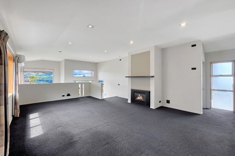Photo of property in 27a Waverton Terrace, Churton Park, Wellington, 6037