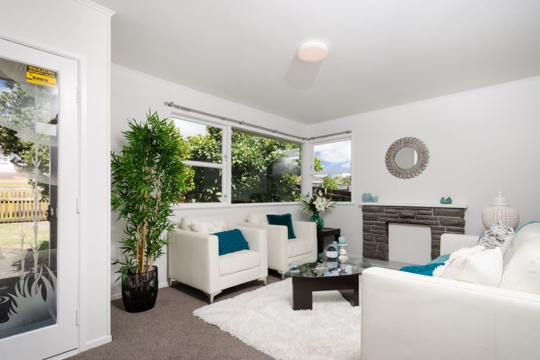 Photo of property in 1/29 Glendene Avenue, Glendene, Auckland, 0602