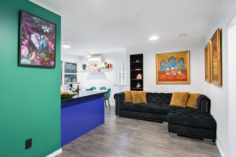 Photo of property in 16 Thornlow Street, Glendene, Auckland, 0602