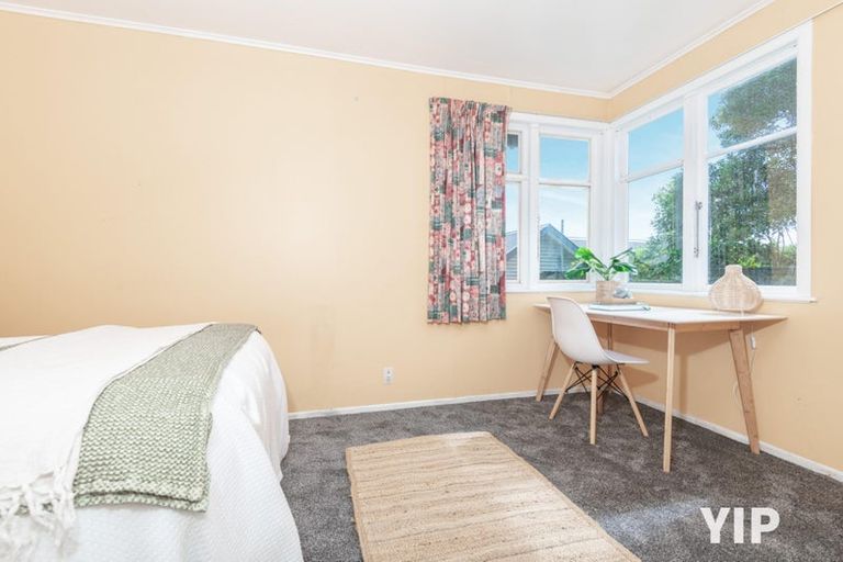 Photo of property in 115 Ruskin Road, Newlands, Wellington, 6037