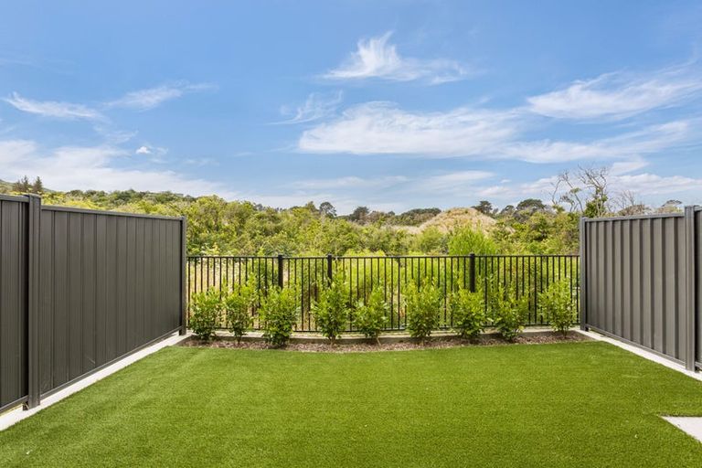 Photo of property in 40 Koreke Close, Kenepuru, Porirua, 5022