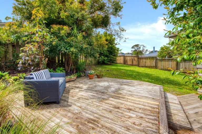 Photo of property in 80 Lantana Road, Green Bay, Auckland, 0604
