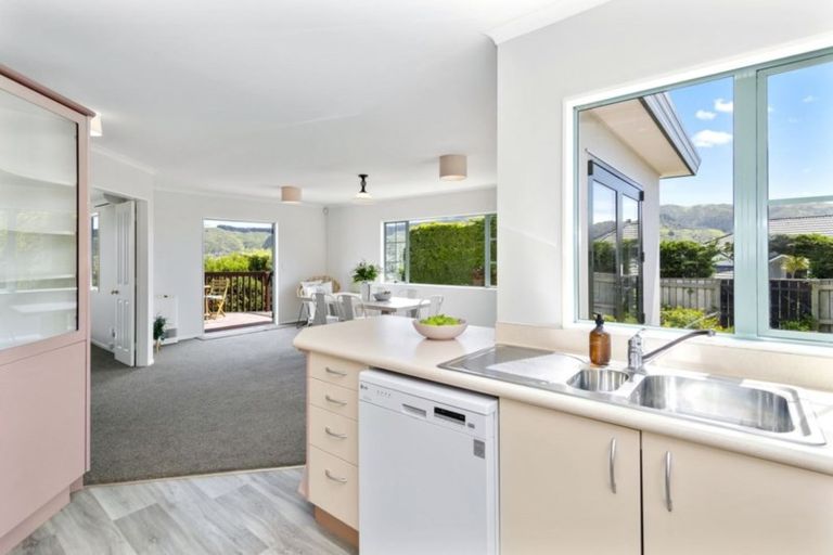 Photo of property in 128 Woodman Drive, Tawa, Wellington, 5028