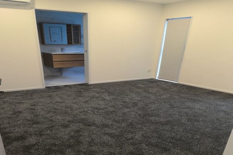 Photo of property in 14d Elcoat Avenue, Te Atatu South, Auckland, 0610