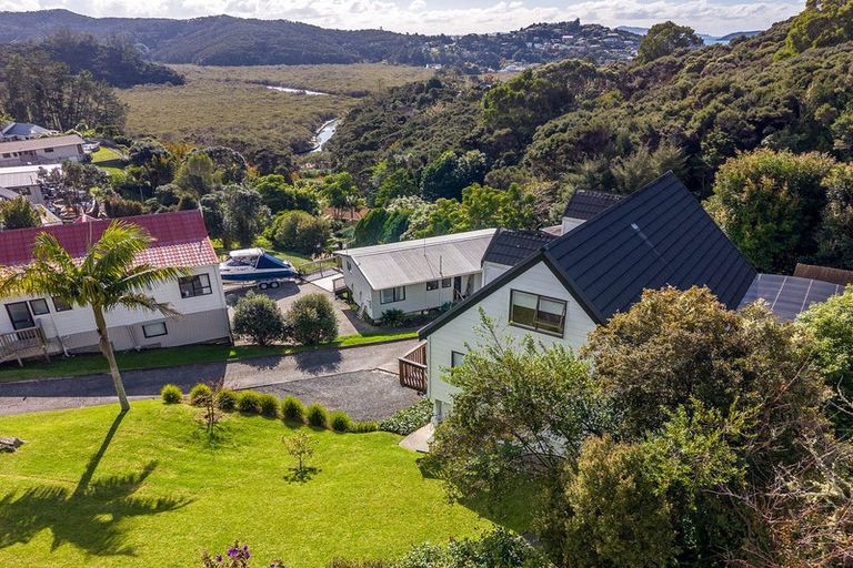 Photo of property in 6 Puketiro Place, Paihia, 0200