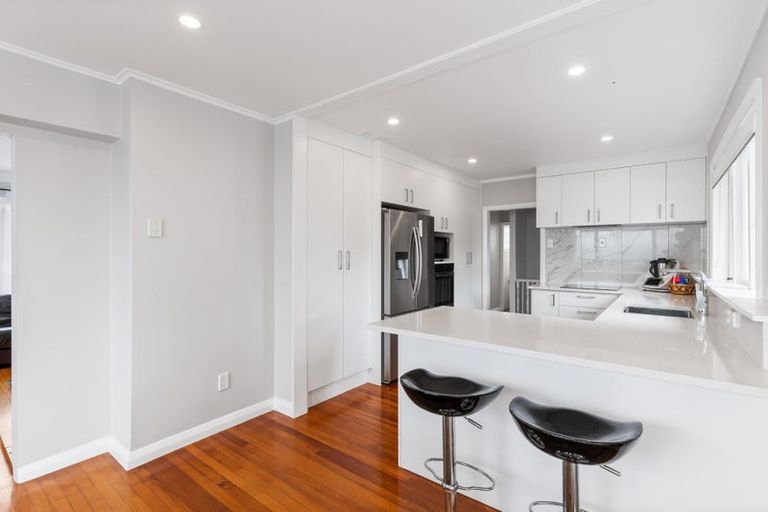 Photo of property in 15 Matipo Road, Te Atatu Peninsula, Auckland, 0610