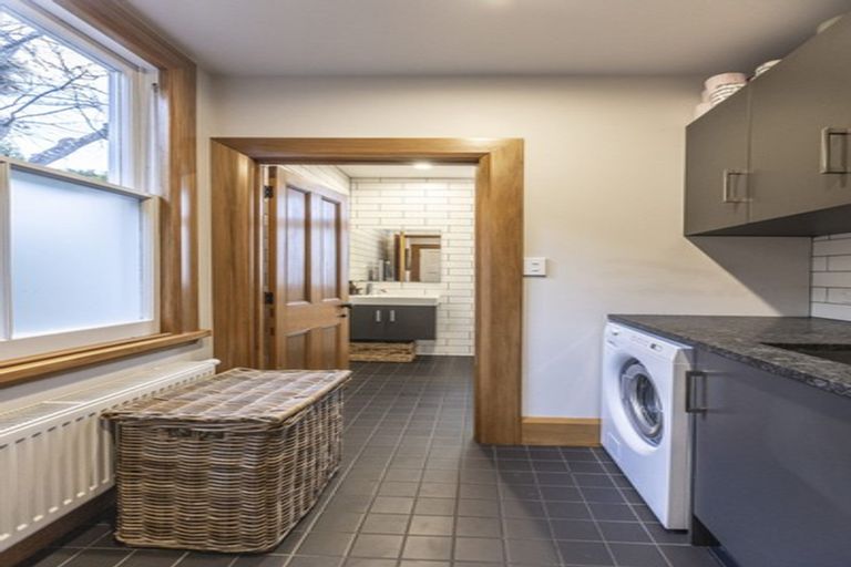 Photo of property in 16 Brewster Street, Bluff Hill, Napier, 4110