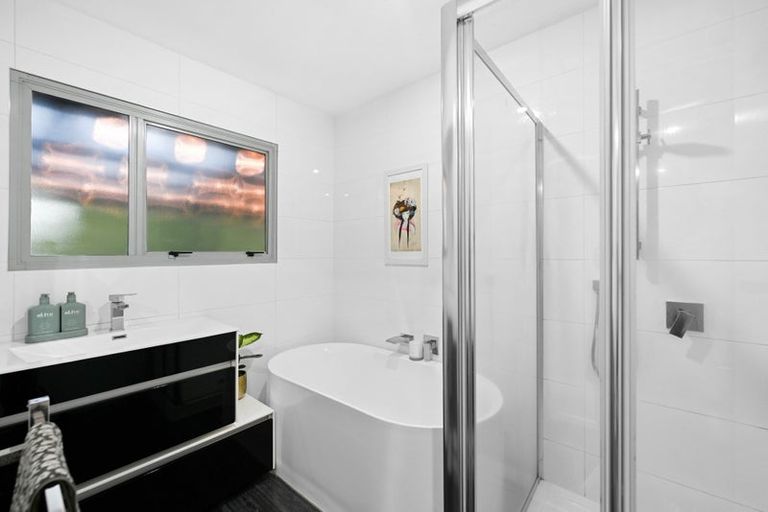 Photo of property in 22 Gilbass Avenue, Hamilton Lake, Hamilton, 3204