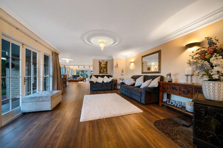 Photo of property in 105 Grassmere Road, Henderson Valley, Auckland, 0612