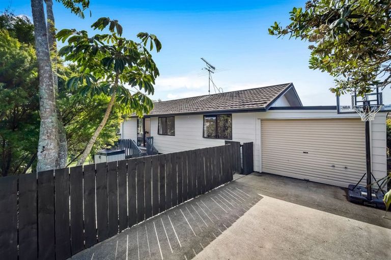 Photo of property in 1/26 Waiora Road, Stanmore Bay, Whangaparaoa, 0932