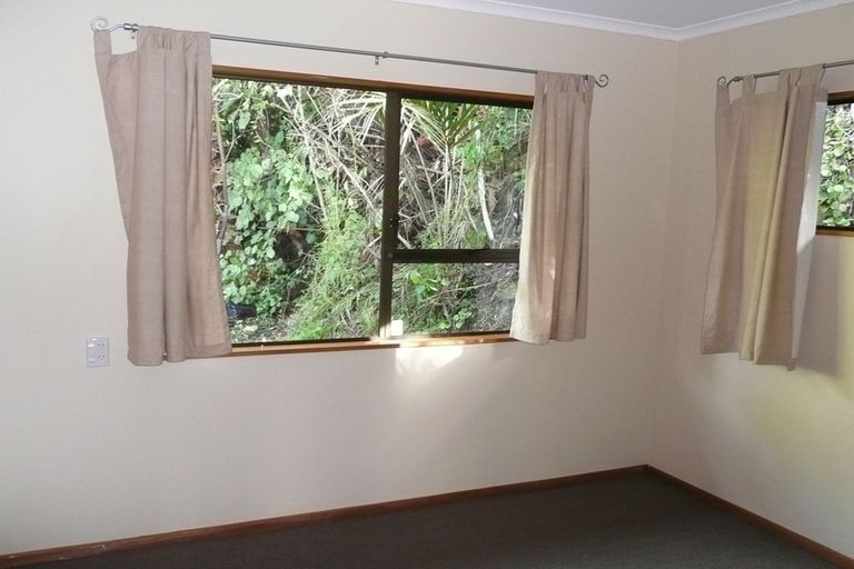 Photo of property in 31b Bush Road, Waiatarua, Auckland, 0604