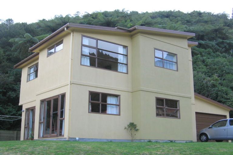 Photo of property in 11 Parsons Glen, Karori, Wellington, 6012
