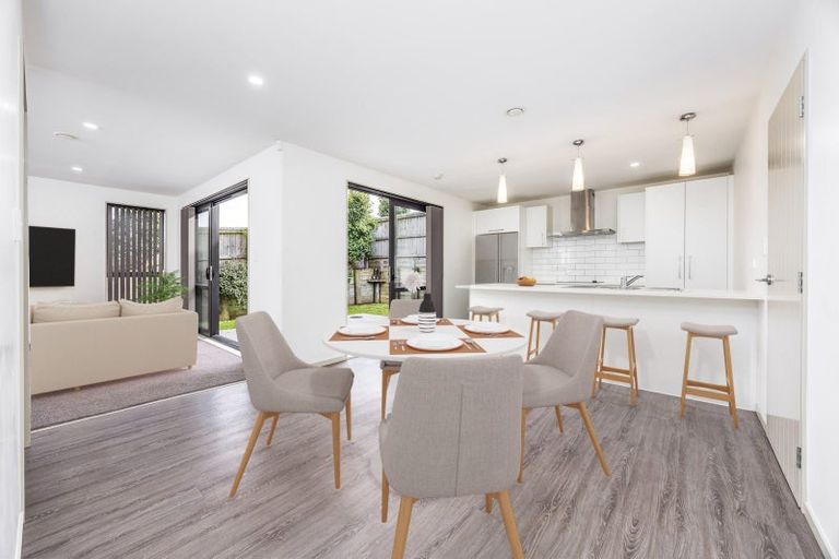 Photo of property in 33 Carole Crescent, Pakuranga, Auckland, 2010