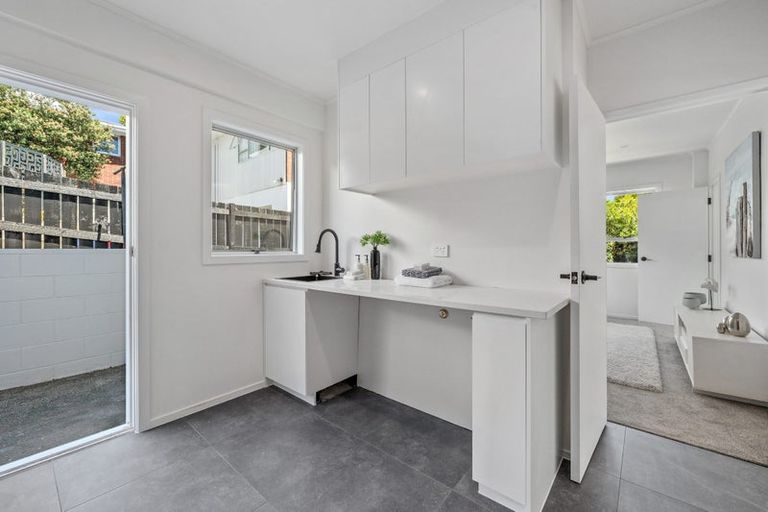 Photo of property in 68 Weatherly Road, Torbay, Auckland, 0630