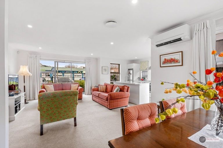 Photo of property in 1a Hay Street, Ebdentown, Upper Hutt, 5018