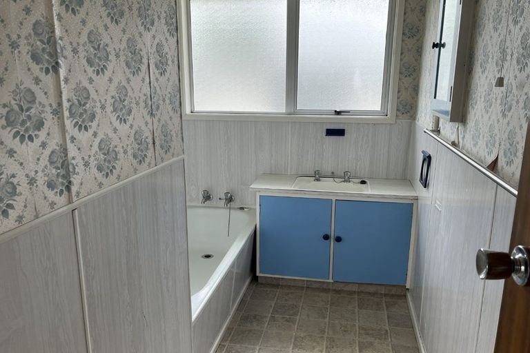 Photo of property in 3 Kendal Place, Merrilands, New Plymouth, 4312