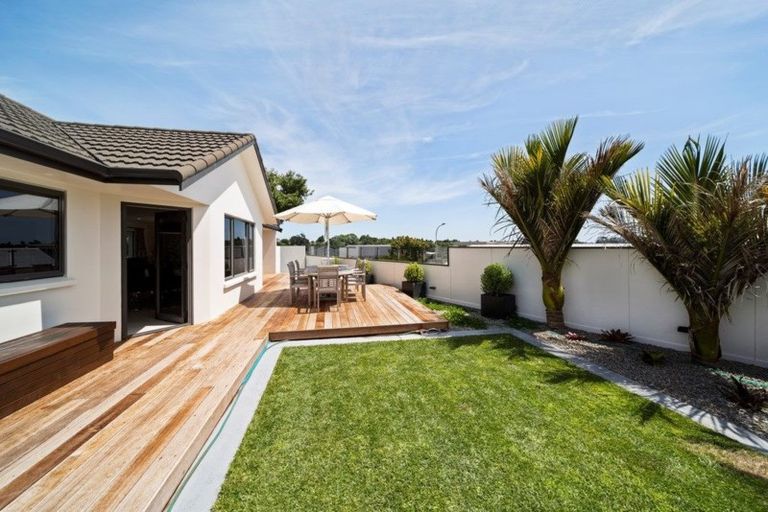 Photo of property in 186 Heta Road, Highlands Park, New Plymouth, 4312