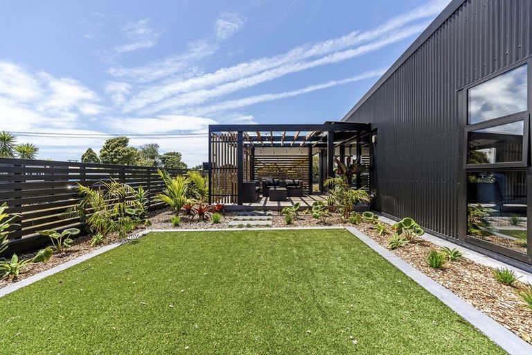 Photo of property in 16 Dartmoor Avenue, Westown, New Plymouth, 4310