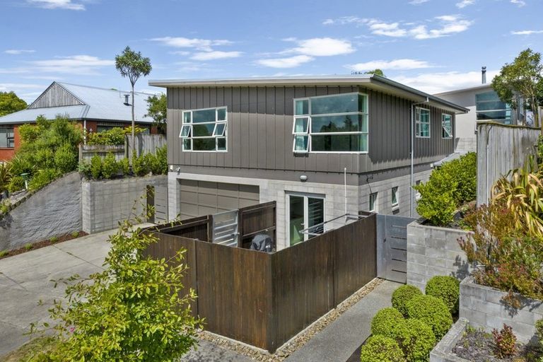 Photo of property in 19 Springdale Grove, Fitzherbert, Palmerston North, 4410